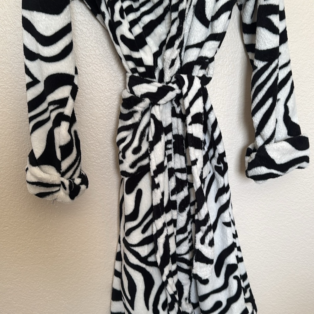 Zebra print long Robe - Picture 3 of 6